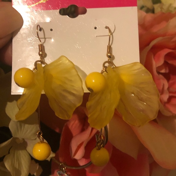 Candies 🍭 canary Yellow Earrings - Picture 2 of 3